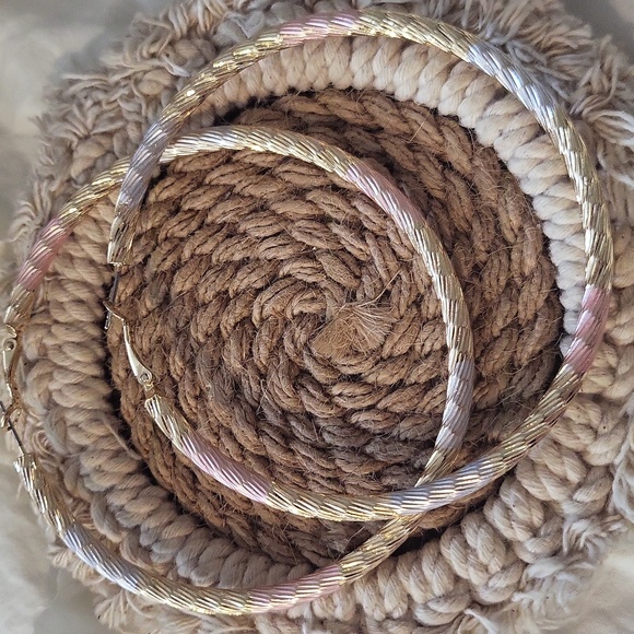 Trendy🔥 Multicolor Textured Large Hoop Earrings - Picture 2 of 2